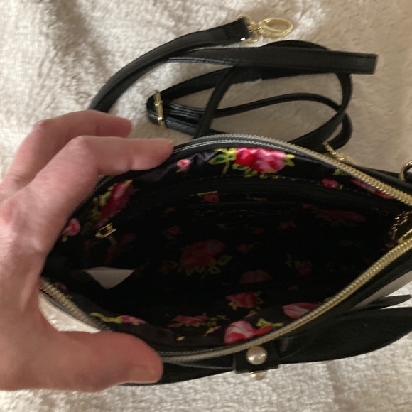 SOLD - Betsey Johnson White & Black Floral Crossbody Bag - Picture 5 of 5